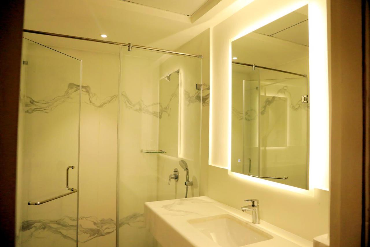 Hotel Deccan Serai Grande, Gachibowli, Hyderabad Bagian luar foto